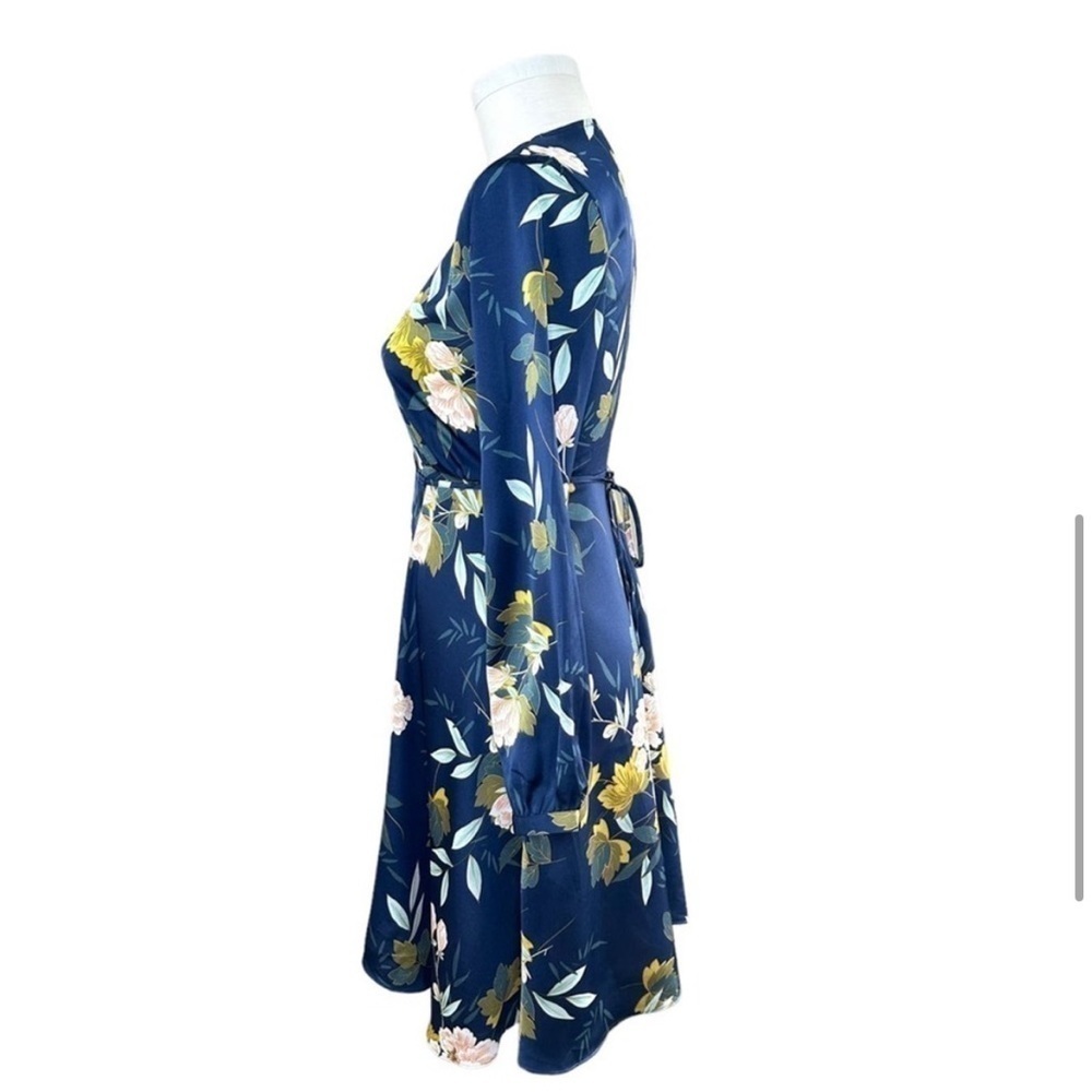Lulus  Love is Life Navy Blue Floral Print Satin Wrap Dress Sz XS - Picture 6 of 13